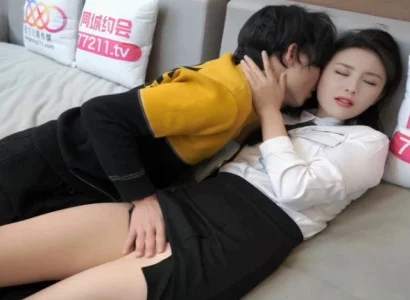 Cô nàng thư ký bí mật chén sếp vì tiền