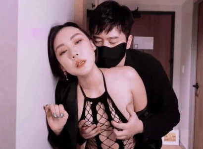 Bà vợ bán thân cho sếp để có tiền trả nợ cho chồng